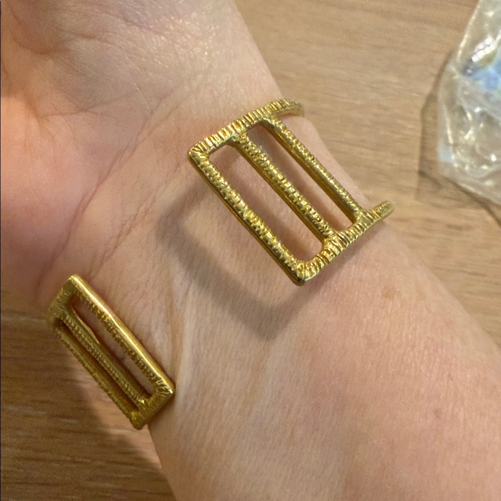 Emblem Cuff - Picture 8 of 10